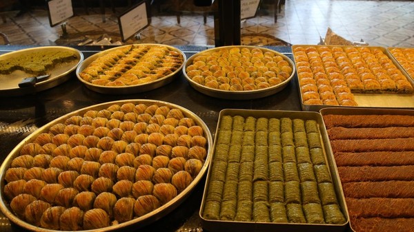 Vatandaş 3 dilim baklava alamıyor! Ramazanda tatlı yemek lüks oldu!