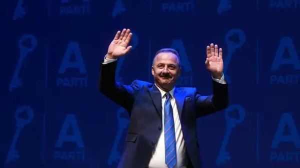 Anahtar Parti lideri Ağıralioğlu'ndan sert eleştiri: “Türkiye şantaj organizasyonuna döndü”