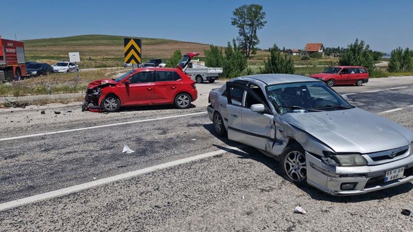 Çorum’da kavşakta kaza: 4 kişi yaralandı