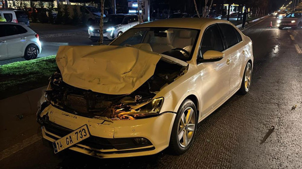 D-100 kara yolunda feci kaza: İki otomobil çarpıştı, araçlar hurdaya çıktı!