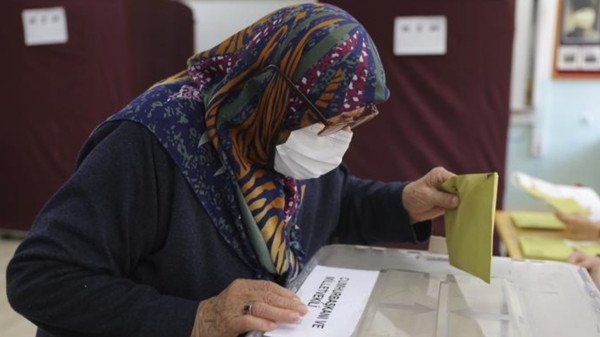 Siyasi partilerin milyonluk hesapları neden yıllarca gizli kaldı?