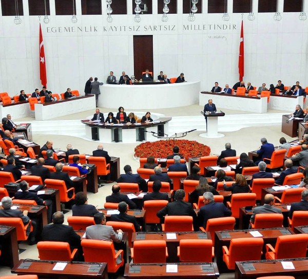 Emeklilere bayram ikramiyesi görüşmeleri ertelendi