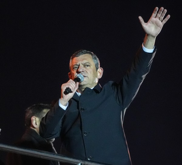 "Bundan sonra kimse CHP'den salonlarda siyaset beklemesin"