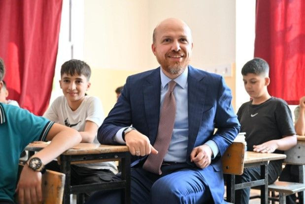 Bilal Erdoğan ilk ders zilinde öğrencilerle! - Resim: 3