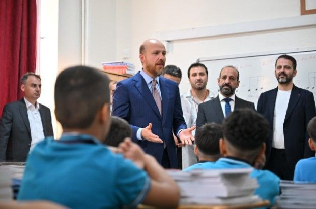 Bilal Erdoğan ilk ders zilinde öğrencilerle! - Resim: 4