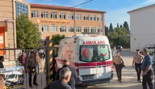 Manisa Turgutlu Okul Saldırısını Yapan Yakalandı mı? Saldırıyı Yapan Kim Kaç Yaşında ? - Resim: 6