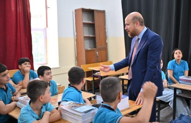 Bilal Erdoğan ilk ders zilinde öğrencilerle! - Resim: 6