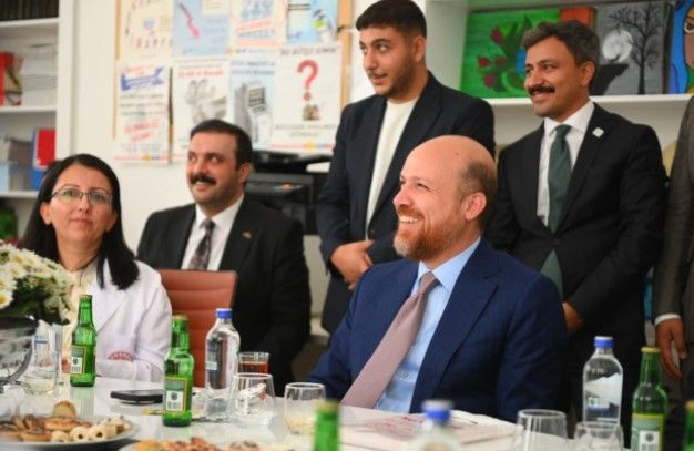 Bilal Erdoğan ilk ders zilinde öğrencilerle! - Resim: 7