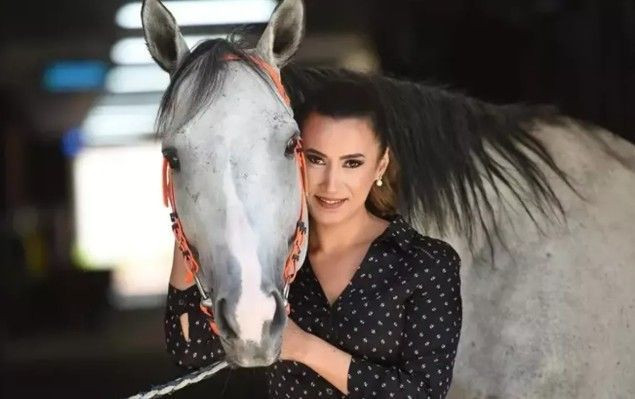 Yarış spikeri Esen Gök, evinde ölü bulundu - Resim: 2