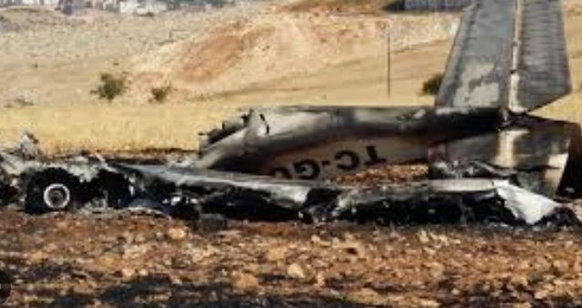 Düşen Uçağımızdan 1 kişi uçaktan paraşütle atlamış - Resim: 2