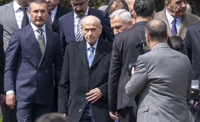 Devlet Bahçeli Bakın Neden Evlenmemiş ? - Resim: 2