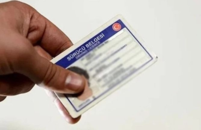 Ehliyet yenilemeyenlerin sürücü belgesi iptal mi olacak? - Resim: 2