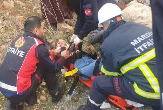 Öğrenci servisi devrildi 13 öğrenci yaralandı - Resim: 2