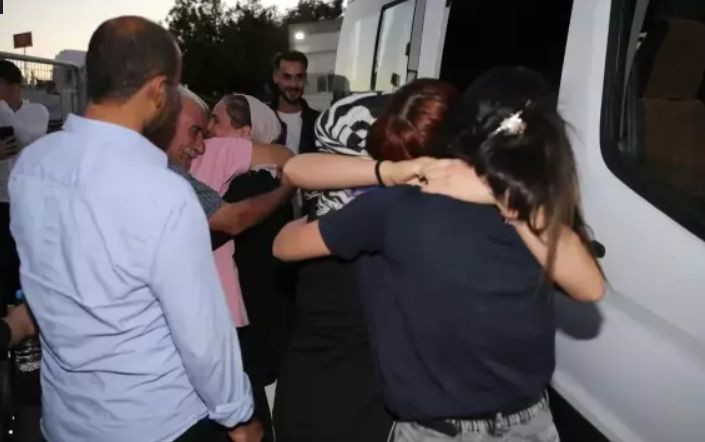 Güran ailesi üyeleri, Narin'in mezarını ziyaret etti - Resim: 8