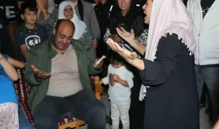 Güran ailesi üyeleri, Narin'in mezarını ziyaret etti - Resim: 6