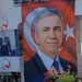Özgür Özel'in yeni adresi orası mı? Mansur Yavaş'ın portresi parti binasına asıldı!