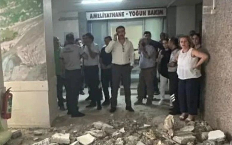 Denizli Devlet Hastanesinin Tavanı Çöktü - Resim: 1