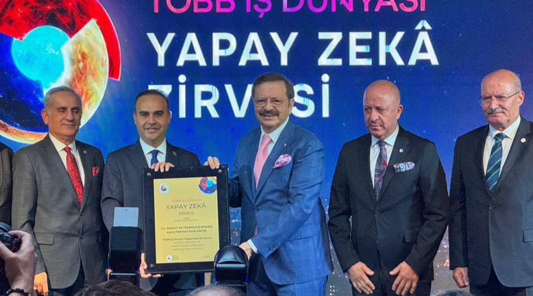 Bakan Kacır’a plaket takdim edildi