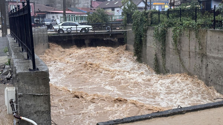 ZONGULDAK: CADDE VE SOKAKLAR GÖLE DÖNDÜ