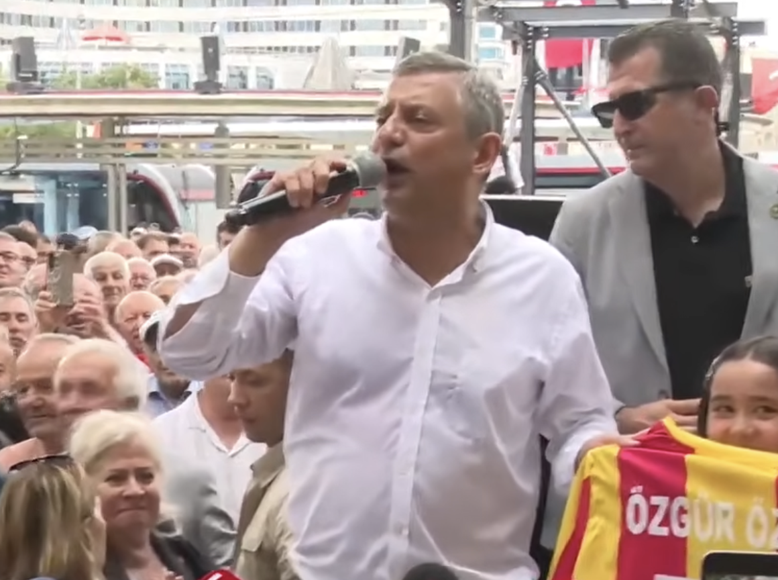 ÖZGÜR ÖZEL'E KAYSERİSPOR FORMASI ARMAĞAN EDİLDİ