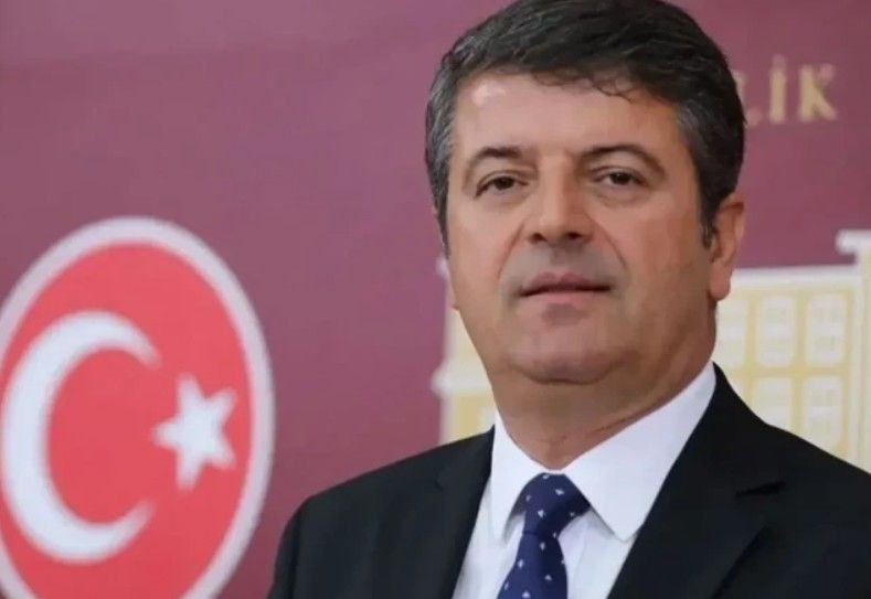 Ev hapsine tepki gösterdi! Partisinden istifa etti! - Resim: 2