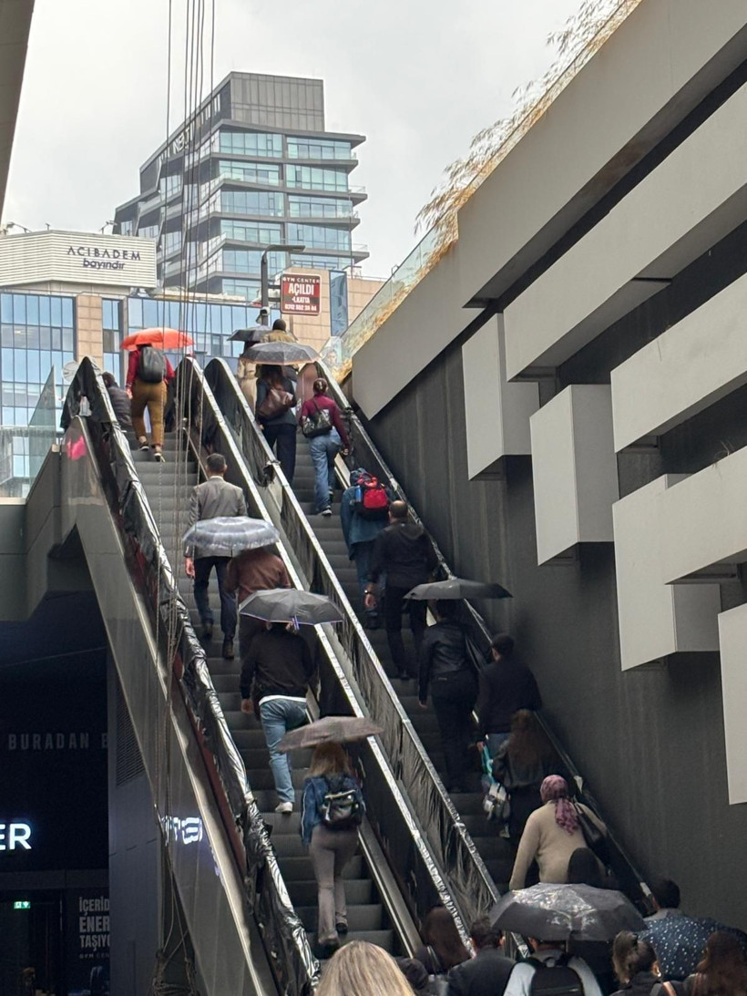 Ankara'da yağmur, trafik ve koşuşturma aynı karede - Resim: 8