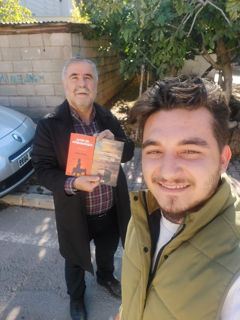 ŞAİR YAZAR AHMET SANDAL İÇİN HER YER KİTAP FUARI - Resim: 2