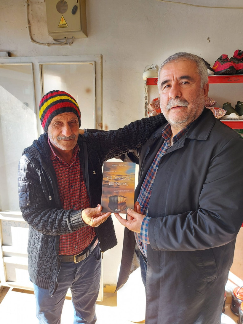 ŞAİR YAZAR AHMET SANDAL İÇİN HER YER KİTAP FUARI - Resim: 5