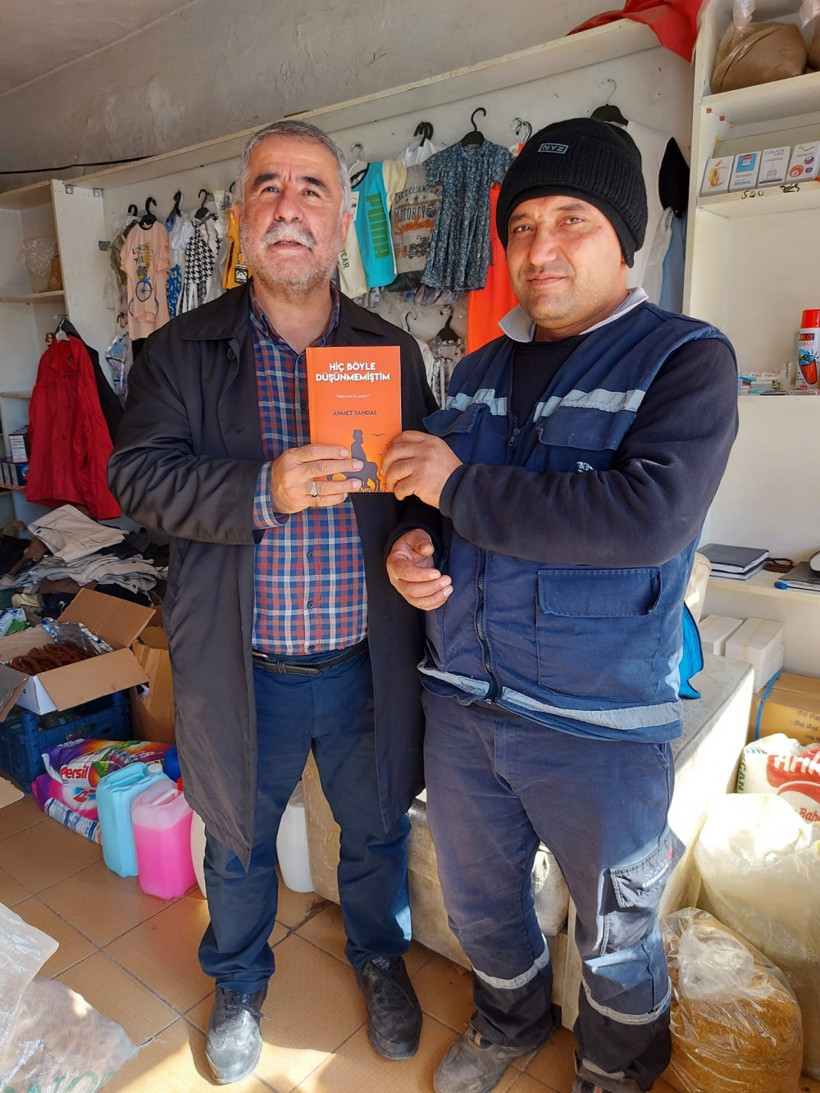 ŞAİR YAZAR AHMET SANDAL İÇİN HER YER KİTAP FUARI - Resim: 6