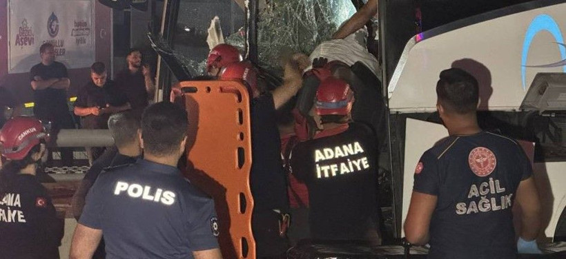 35 Kişiyi taşıyan yolcu otobüsü kaza yaptı - Resim: 3