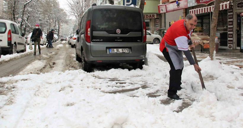 Başkentliler güne karla uyandı - Resim: 2