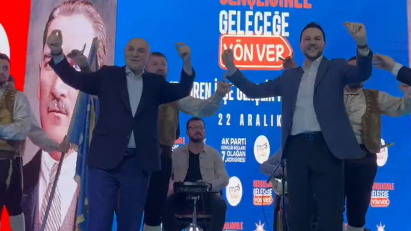 Turgut Altınok kongreye damga vurdu: Seymenlerle oyun havası oynadı