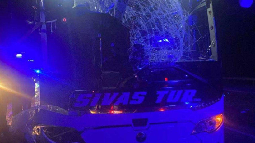 Yozgat'ta yolcu otobüsü ile TIR çarpıştı: 1 ölü, 1 yaralı