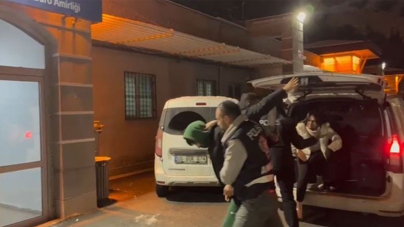 Mamak'ta oto hırsızları yakalandı