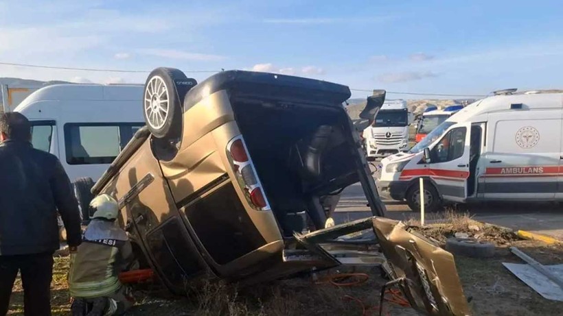 Ankara Beypazarı'nda korkunç kazada can pazarı yaşandı: 6'sı öğrenci 8 yaralı