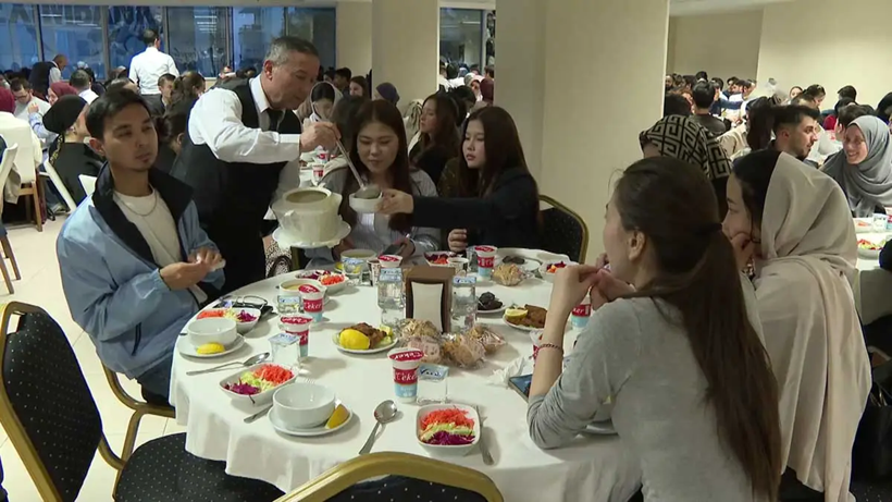 Türkiye’de Eğitim Gören Yabancı Öğrenciler Ramazanı Birlikte Kutlamanın Mutluluğunu Yaşıyor