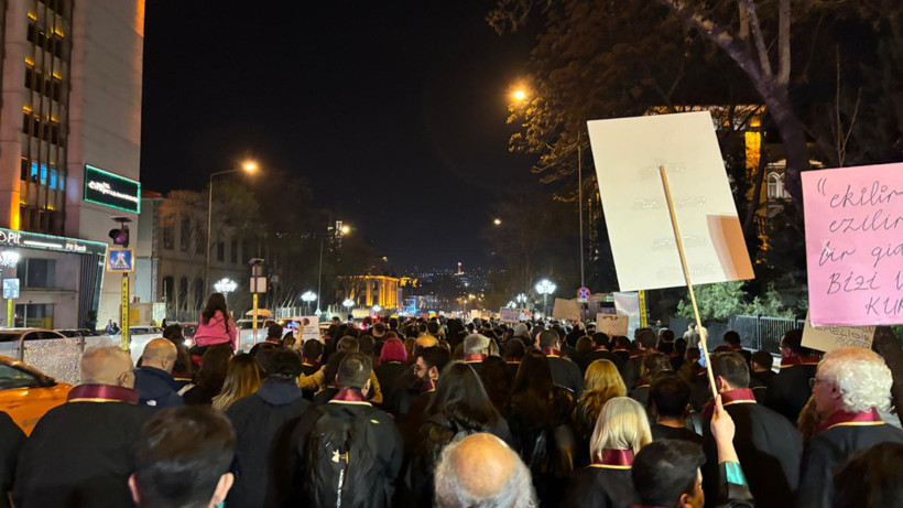 Ankara Barosu'ndan "Cumhuriyet ve Hukuk" yürüyüşü! Ankara Barosu Başkanı Köroğlu: Türkiye derin bir yargı krizi içinde!