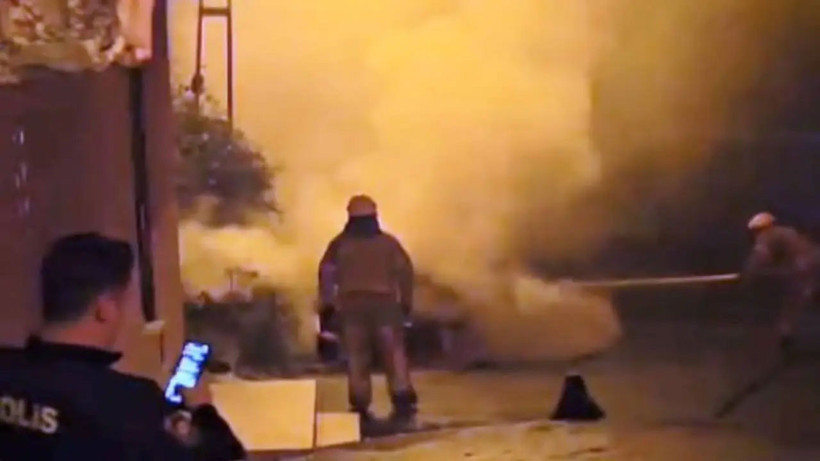 Keçiören'de park halindeki otomobil cayır cayır yandı!