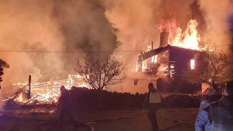 Çamlıdere'de korkunç yangın, 4 ev ve 2 samanlık kül oldu