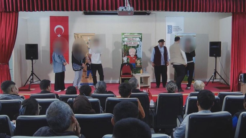 Suça sürüklenen çocuklar Ankara'da tiyatro ile hayata dokundu