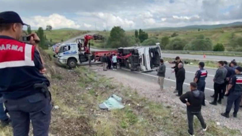 Yozgat’ta feci kaza! Taziye dönüşü midibüs şarampole yuvarlandı: 2 ölü, 15 yaralı!