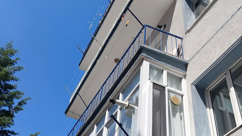 Sincan'da evine balkondan girmeye çalışan kadın 2. kattan düştü