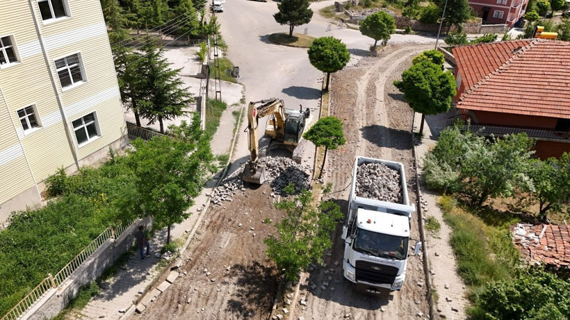 Yozgat'ta sıcak asfalt çalışmaları devam ediyor