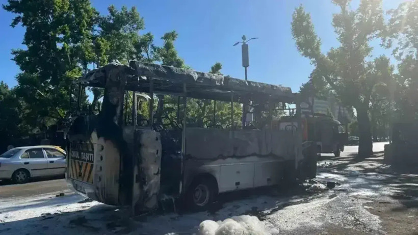 Çankaya'da Seyir Halindeki Midibüs Alev Alev Yandı