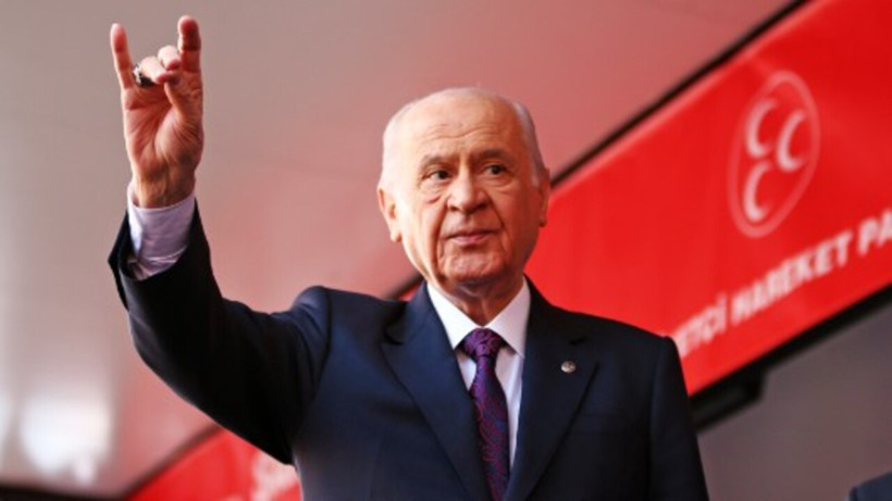 MHP 'de İstifa Depremi