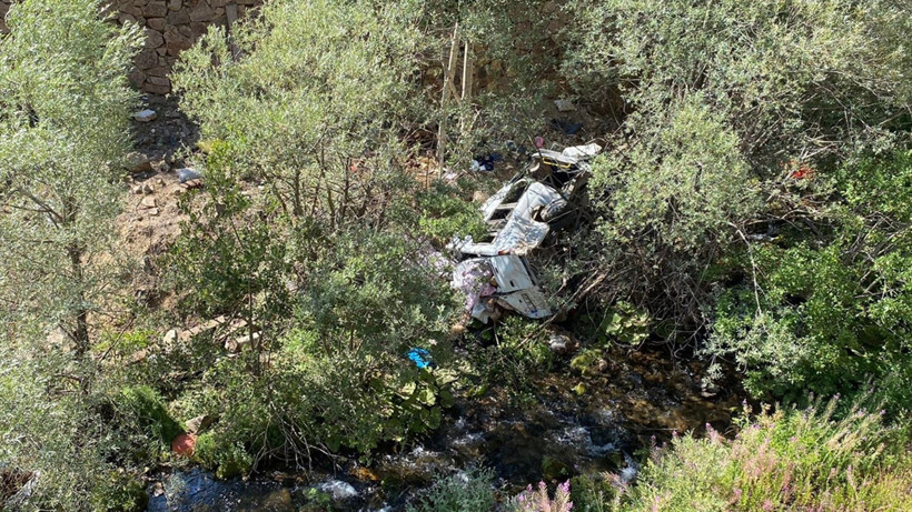 Sivas’ta fındık işçilerini taşıyan minibüs uçuruma yuvarlandı: 3 ölü, 18 yaralı