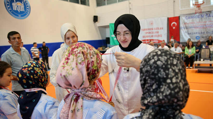 Akyurt Belediye Başkanı Hilal Ayık genç sporcuları tebrik etti!