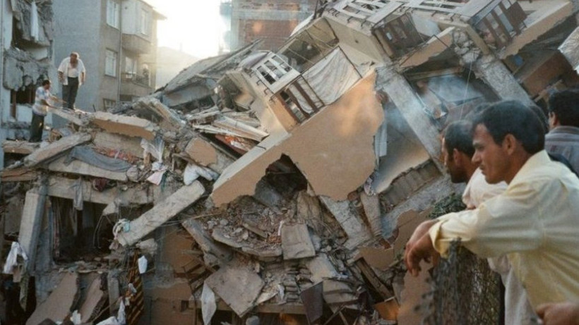 TBMM Başkanı Kurtulmuş 17 Ağustos deprem şehitlerini andı