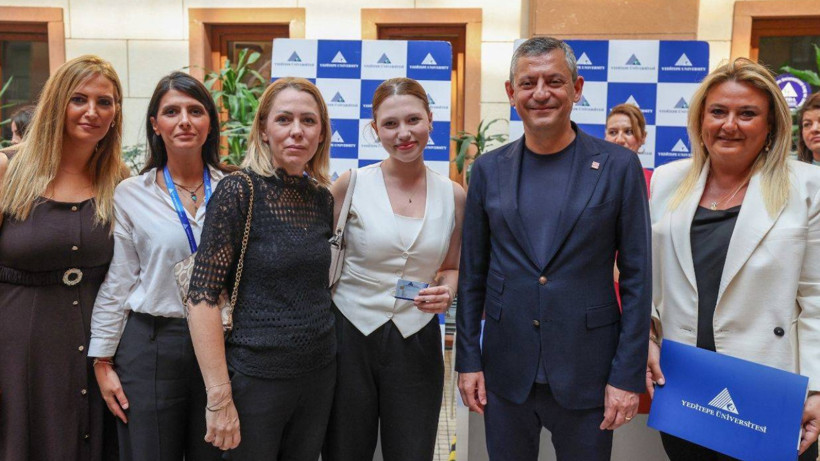 Özgür Özel’den Ferdi Zeyrek’in kızı Nehir’e destek! Üniversite kaydına eşlik etti