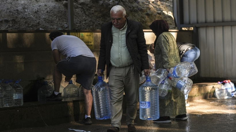 Mamak’ta Su Krizi: Vatandaşlar Çeşme Önünde Kuyrukta